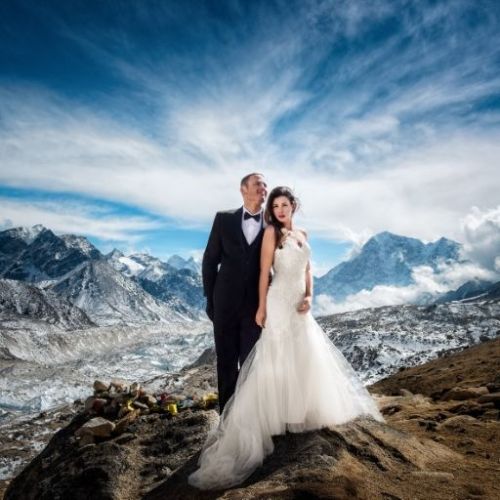 Двойка сключи брак на връх Еверест