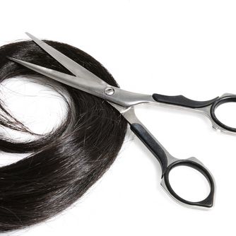 3 въпроса, които трябва да обсъдиш с фризьора, преди да се подстрижеш.