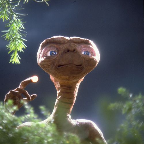 Празнуваме 40 години от пристигането на E.T. на Земята
