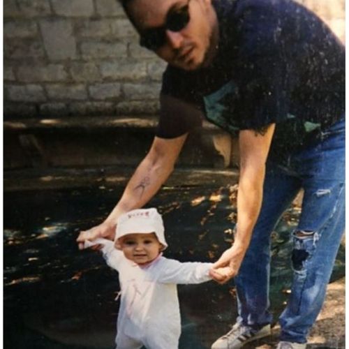 Дъщерята на Джони Деп го защити от обвиненията в насилие