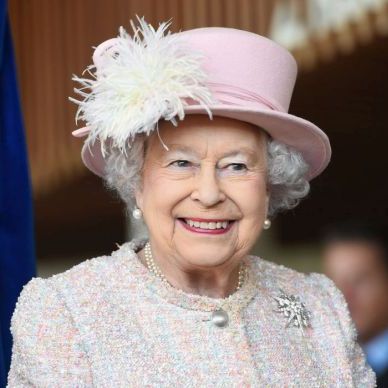 Гримьор за Елизабет II: само веднъж годишно