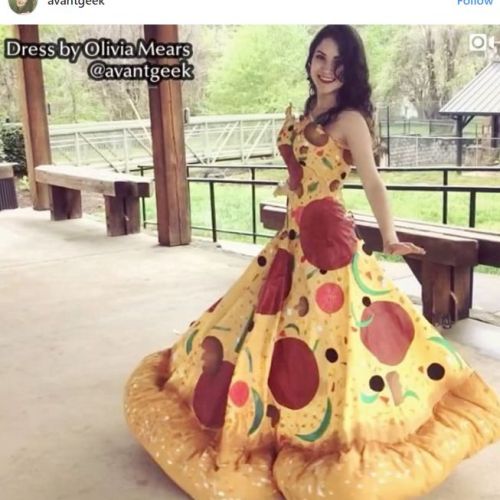 Създадоха рокля за абитуриентски бал с дизайн на пица