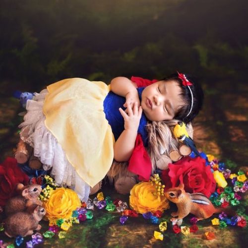 Сладки фотографии на новородени, преобразени като Дисни принцеси