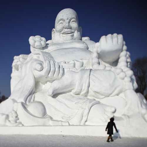 Прекрасни кадри от Фестивала на снега и леда в Китай