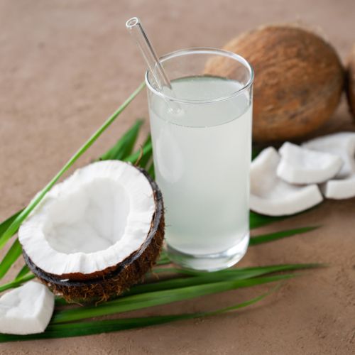 Тропически рай: ползите и вредите от кокосовата вода