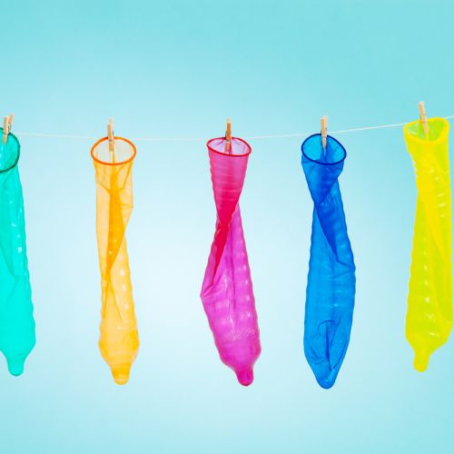 4 техники с презерватив за още по-горещ секс