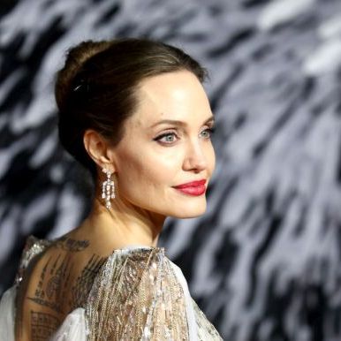 Евакуираха Анджелина Джоли заради бомба