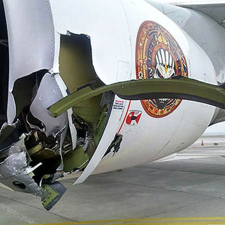 Самолетът на метъл групата Iron Maiden загуби и двaта си двигателя