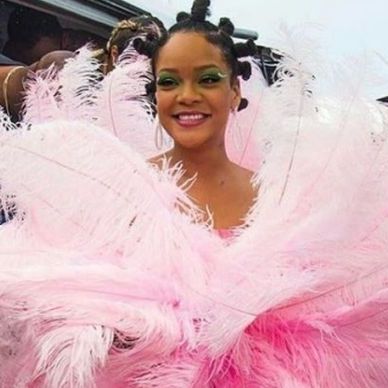 Как изглеждаше Риана на карнавала в Барбадос